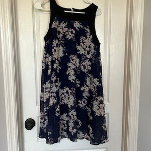 Adorable flowy shift dress